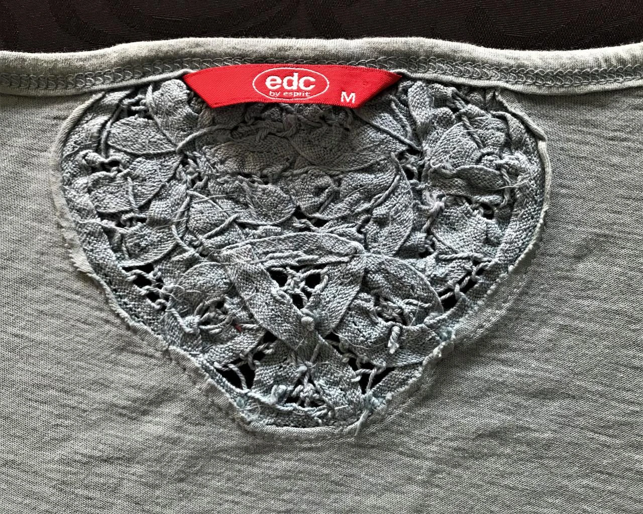 EDC Esperit hermosa blusa satinada forrada con un suave chaleco corto. – photo 14